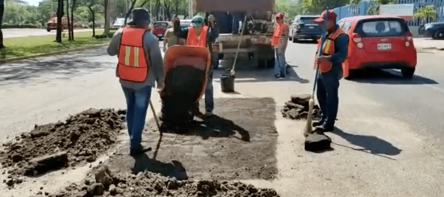 Reparan y bachean mega fuga de Paseo Tabasco