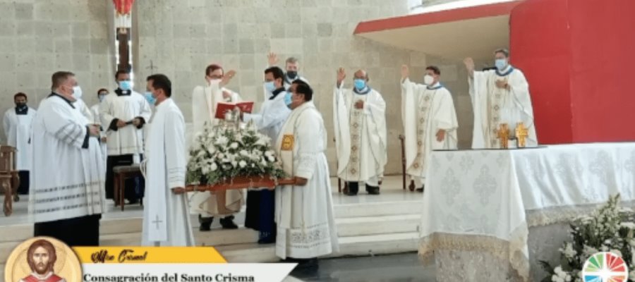 Celebra Obispo Misa Crismal desde el Seminario Mayor de Tabasco