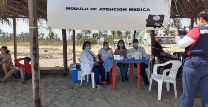 Mantiene Salud brigadas médicas en playas de Paraíso y Centla