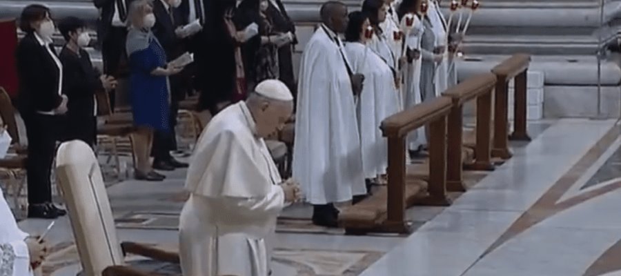 Por dolor en la rodilla Papa Francisco no preside Misa de la Vigilia Pascual