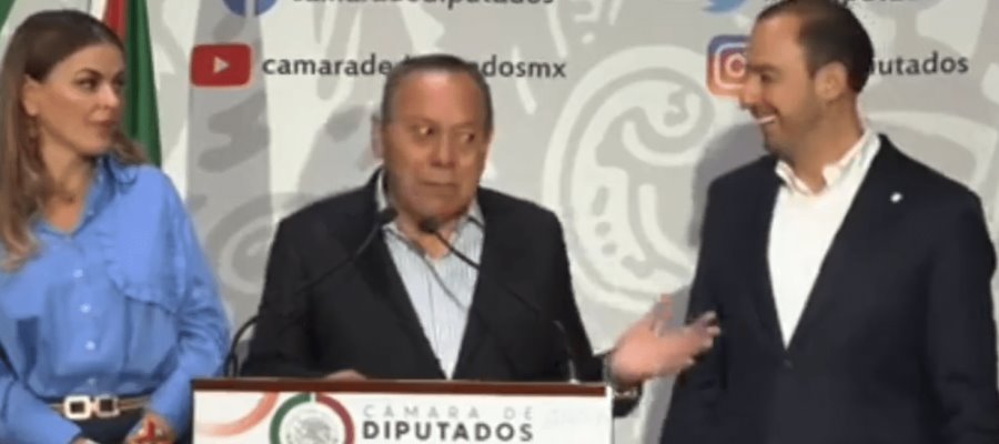 “Tropieza” Jesús Zambrano y casi llama delincuente electoral a Marko Cortés