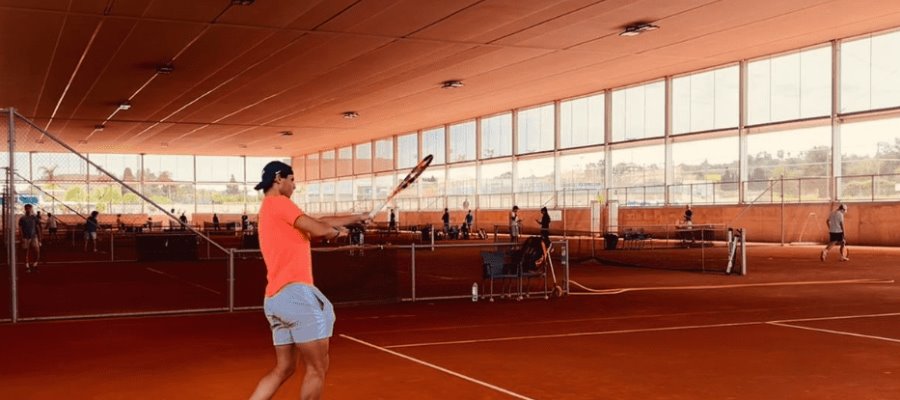 Nadal regresa a entrenamientos de preparación para el Abierto de Francia