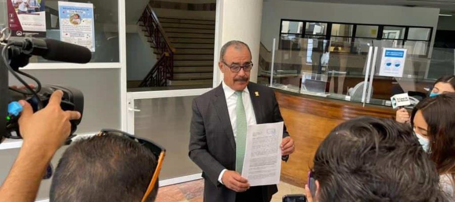 Denuncian al exgobernador Javier Corral por ejercicio ilegal del servicio público Denuncian al exgobernador Javier Corral por ejercicio ilegal del servicio público