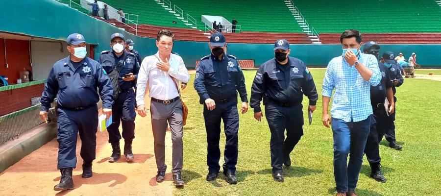 Retiran panal de abejas africanas en el estadio Tumbapatos, sede alterna de Olmecas