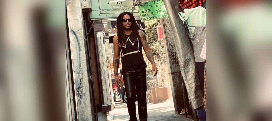 Lenny Kravitz está en México, se pasea por calles de Mixcoac