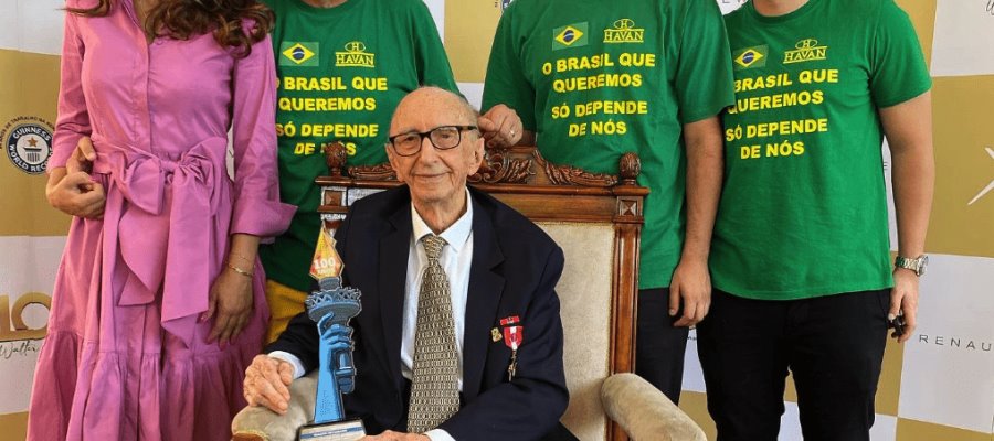 Brasileño rompe récord Guinness al cumplir 84 años trabajando en la misma empresa