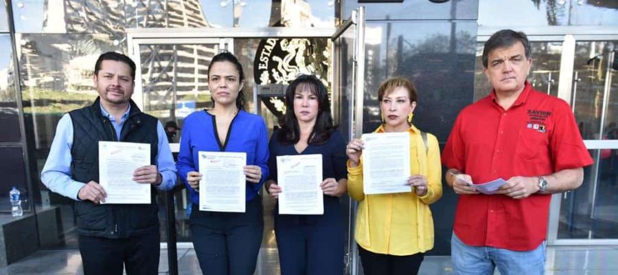 Diputados de Va por México denuncian ante FGR a AMLO y Mario Delgado, por campaña en su contra Diputados de Va por México denuncian ante FGR a AMLO y Mario Delgado, por campaña en su contra