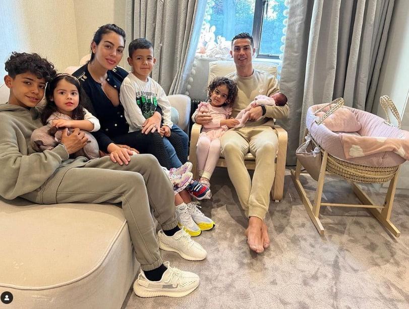 Georgina Rodríguez y la nueva hija de CR7 ya están en casa tras fallecer el otro mellizo