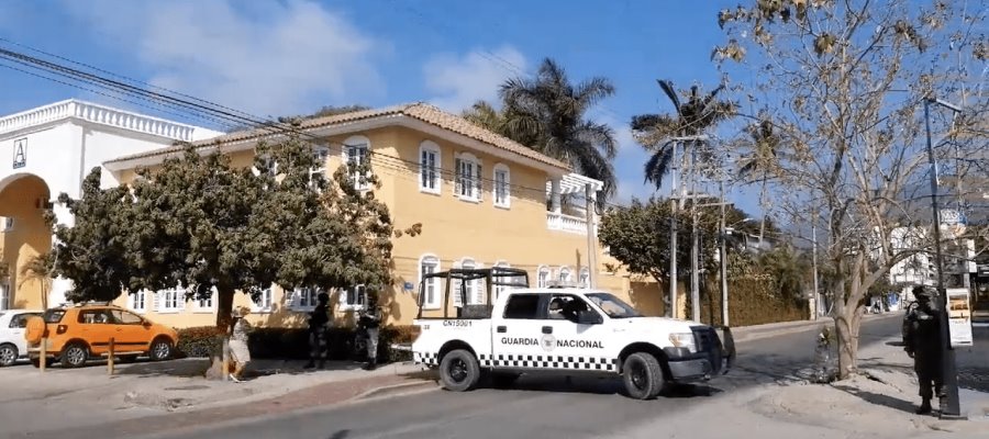 Se registra balacera en zona exclusiva de Puerto Vallarta; reportan varios detenidos y una persona herida