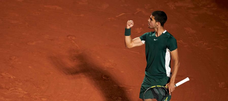 Carlos Alcaraz derrota a Tsitsipas y va por primer torneo ATP como local