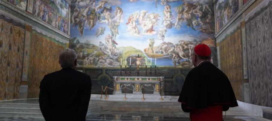 Visita AMLO réplica de la Capilla Sixtina en el Zócalo capitalino