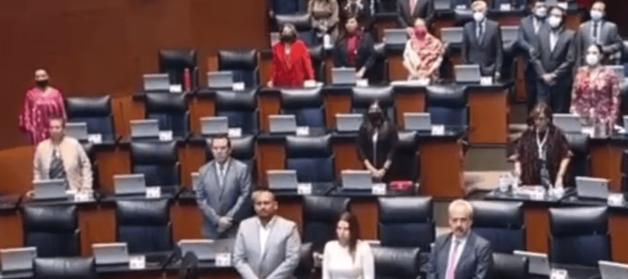 Guarda Senado minuto de silencio por víctimas de feminicidio