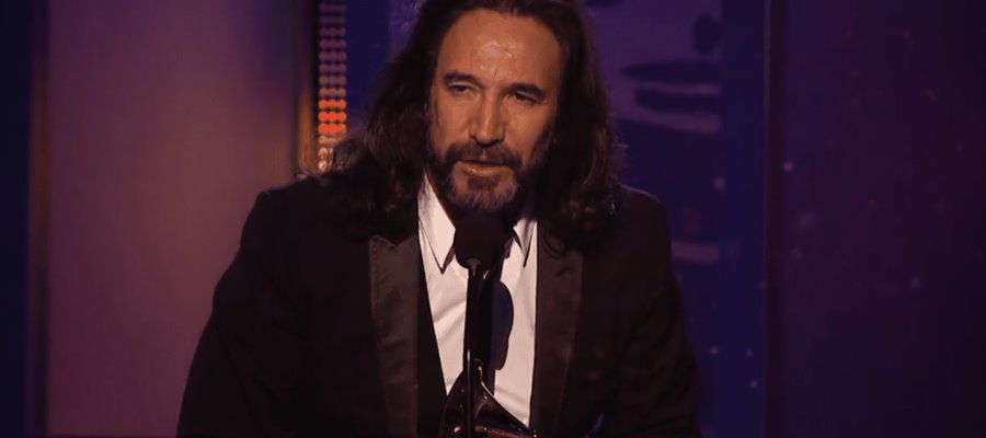 “El Buki” es nombrado Persona del Año 2022 en los Latin Grammy