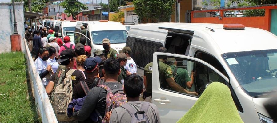 Caravana migrante que salió de Tapachula se entrega al INM