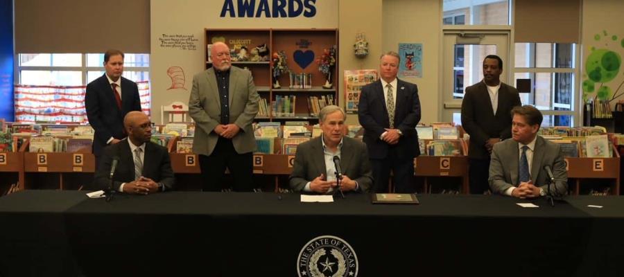 Busca gobernador de Texas declarar ‘invasión’ por arribo de migrantes