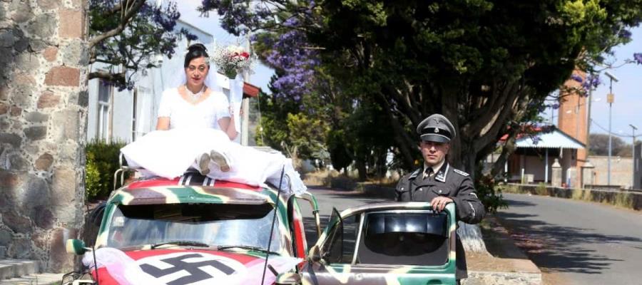 Pareja celebra su boda con temática “nazi” en Tlaxcala Pareja celebra su boda con temática “nazi” en Tlaxcala