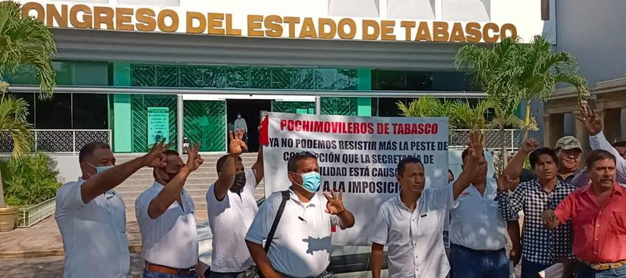 Protestan transportistas de nuevo contra “desaparición” de pochimóviles