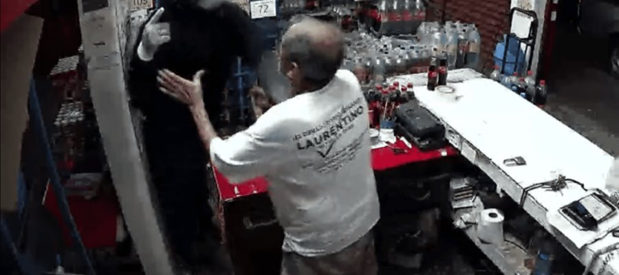 Empujan a adulto mayor durante asalto a una tienda de Chetumal, Q. Roo Empujan a adulto mayor durante asalto a una tienda de Chetumal, Q. Roo