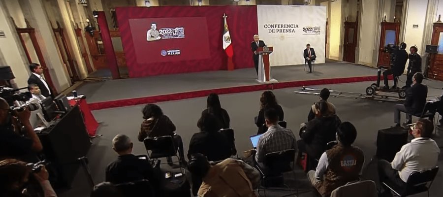 Rechaza AMLO firmar decreto para obligar a aerolíneas a irse al AIFA