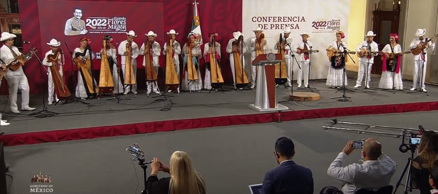 AMLO felicita y festeja a las mamás… en la mañanera AMLO felicita y festeja a las mamás… en la mañanera