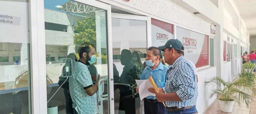 Entregan habitantes de Tamulté de las Sabanas minuta de elección de nuevo delegado