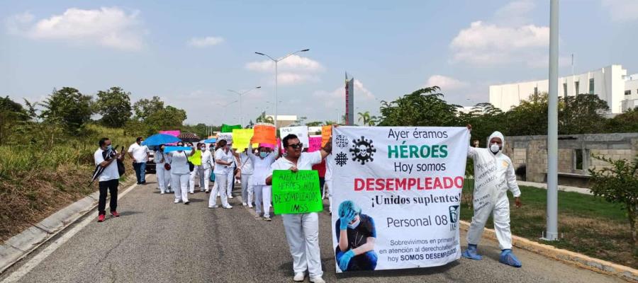 Trabajadores del IMSS exigen basificación; dicen que son “héroes desempleados”