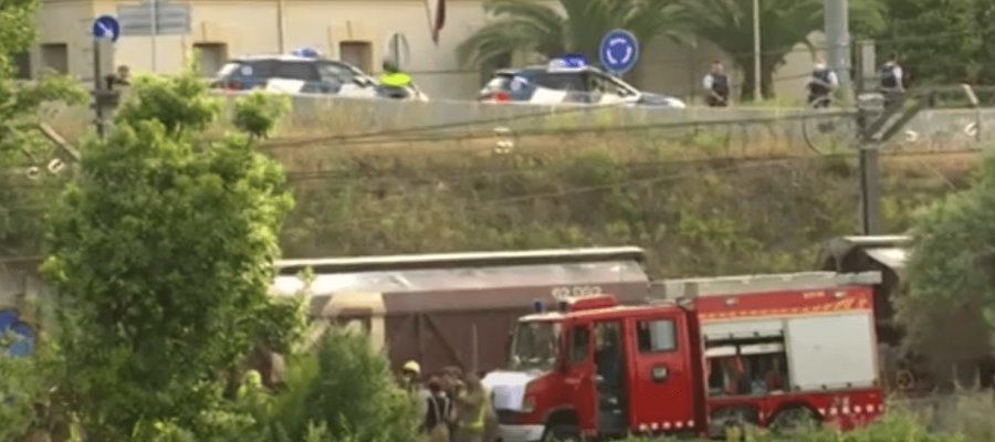 |VIDEO|Choque entre tren de mercancía y de pasajeros deja 1 muerto y 80 heridos en Barcelona