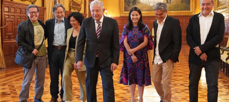 Acuerda AMLO con actores llevar el cine mexicano a lugares apartados