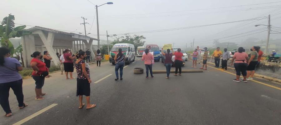 Otro bloqueo… habitantes de Lagartera cierran la Villahermosa-Frontera