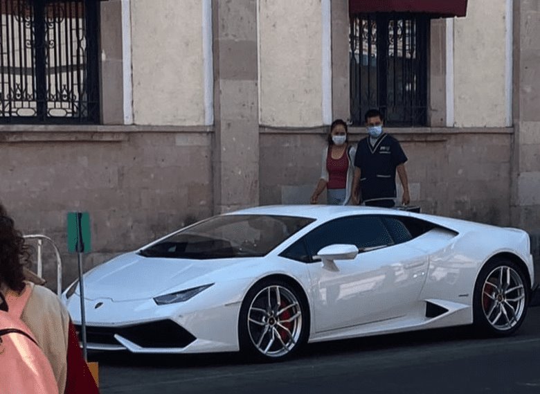 Exhiben en redes Lamborghini de alcaldesa de Moroleón, Guanajuato