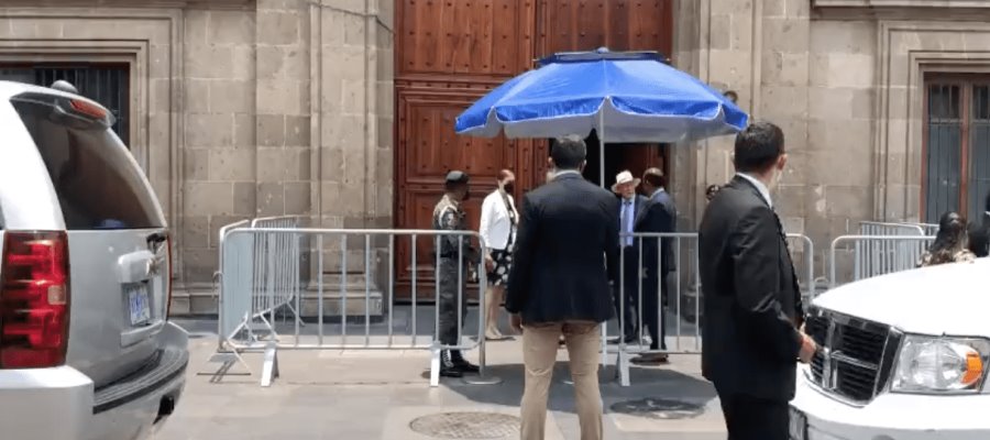 Se reúne el Presidente con Ken Salazar… a días de Cumbre de las Américas