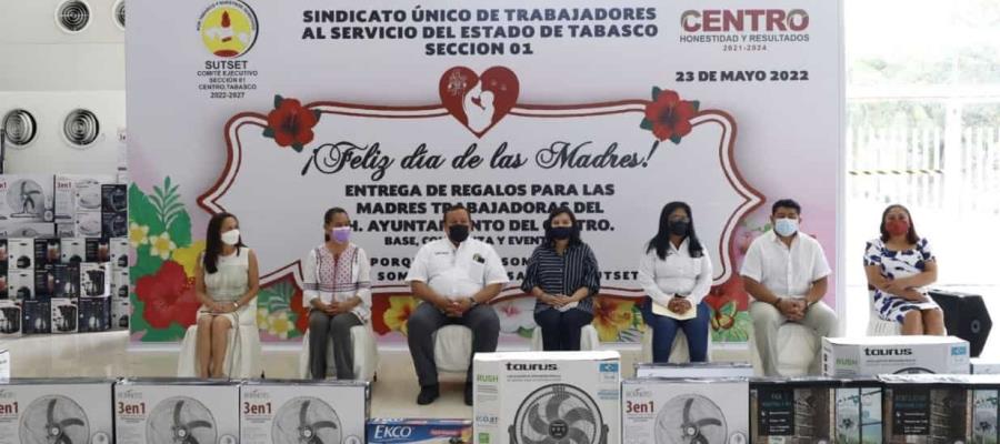 “Celebra” Yolanda Osuna a madres trabajadoras del ayuntamiento de Centro