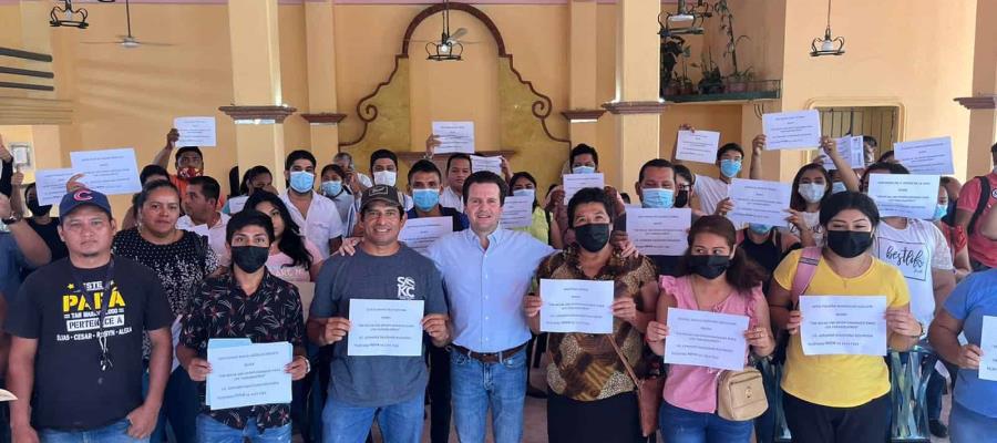 “Esto lo deberían estar haciendo las autoridades”, critica Gaudiano al gestionar becas “Esto lo deberían estar haciendo las autoridades”, critica Gaudiano al gestionar becas