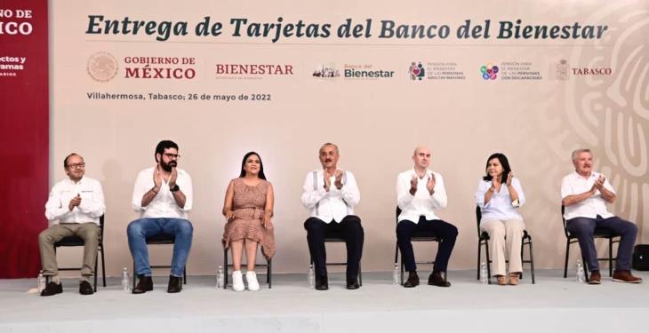 Entregan en Tabasco tarjetas del Banco del Bienestar