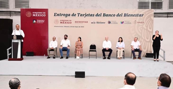 Entregan en Tabasco tarjetas del Banco del Bienestar