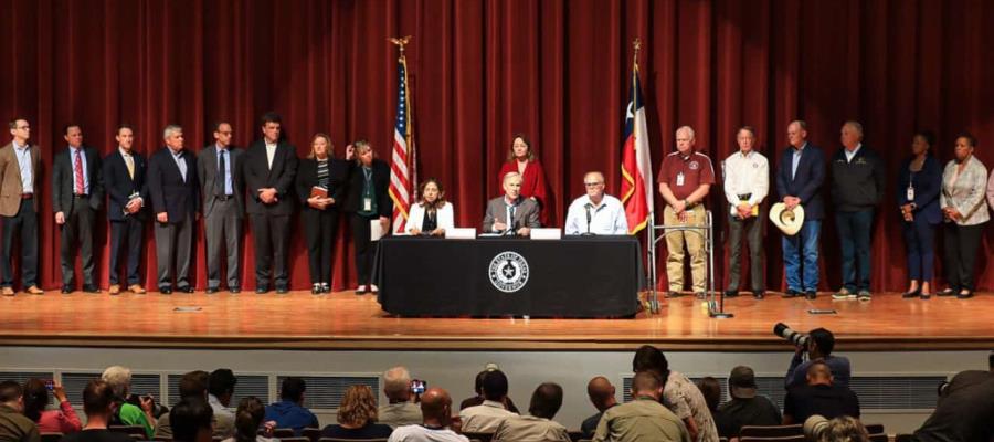 Se dice gobernador de Texas “engañado” y “furioso” sobre la mala respuesta de la policía en tiroteo