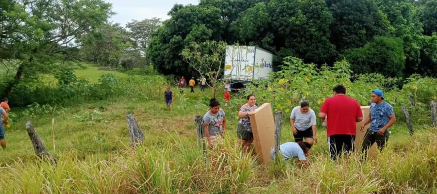Se registra rapiña en la carretera Frontera-Cd del Carmen ¡se llevan pantallas de televisión! Se registra rapiña en la carretera Frontera-Cd del Carmen ¡se llevan pantallas de televisión!