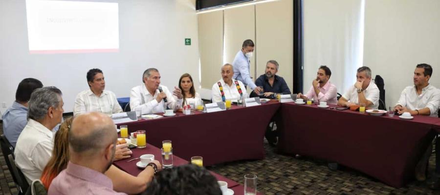 Se reúne Adán Augusto con empresarios en Quintana Roo