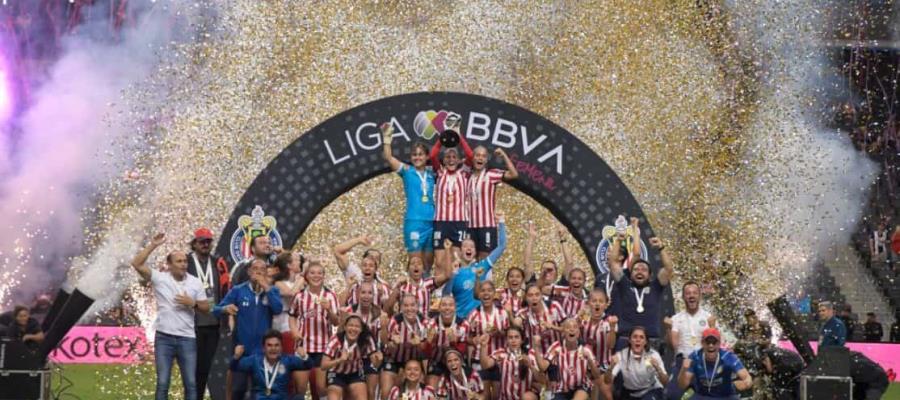 En tanda de penales, Chivas Femenil se corona Campeón de Campeones