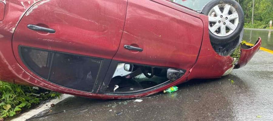 Vuelca auto en la Villahermosa-Pichucalco Vuelca auto en la Villahermosa-Pichucalco