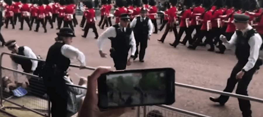 Irrumpen ambientalistas en celebración del Jubileo de Platino de la reina Isabel II