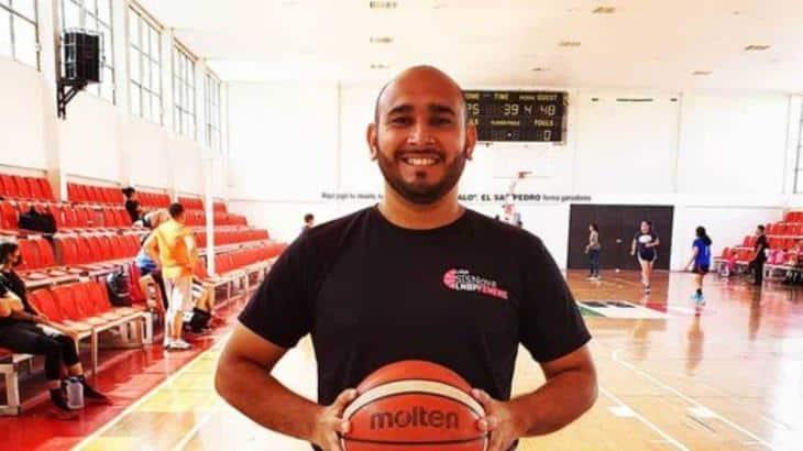 Christian Jáuregui, el primer tabasqueño árbitro de la Liga Nacional de Baloncesto Profesional Femenil