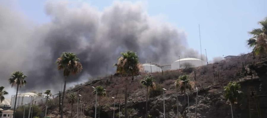 Arde Sistema Portuario Nacional en Guaymas, Sonora