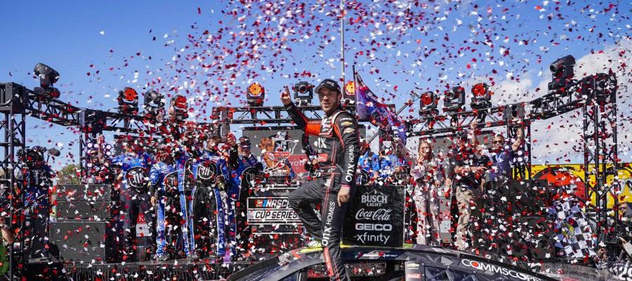 Daniel Suárez es el primer mexicano en ganar una carrera de la Copa NASCAR Series