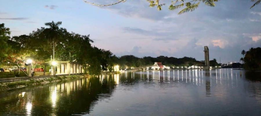 Cambian luminarias del Parque Tomás Garrido