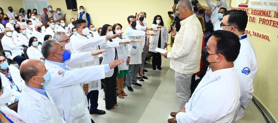 Rinde protesta nueva Mesa Directiva de la Sociedad Médica del Hospital Rovirosa