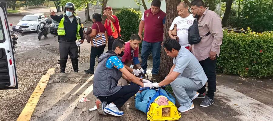 Conductor de volteo arrolla a dos barrenderas de Centro y se da a la fuga