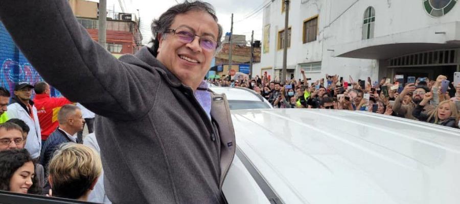 Felicita AMLO a Gustavo Petro por ganar Presidencia de Colombia