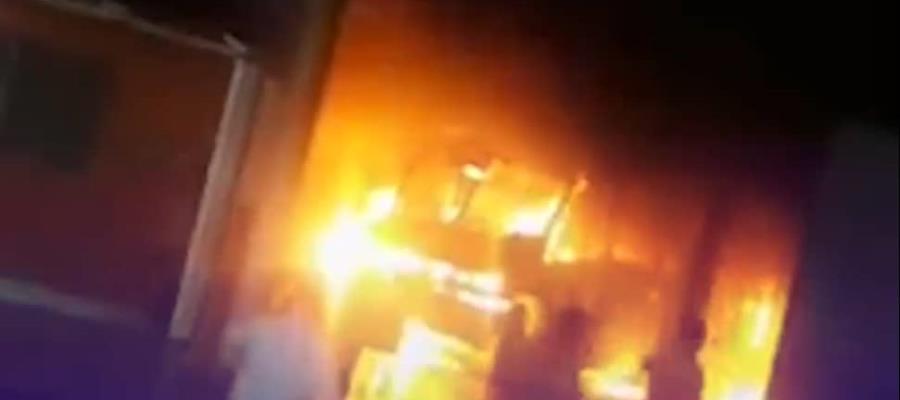 [VIDEO] Se queman 7 camiones de transporte público en Comalcalco