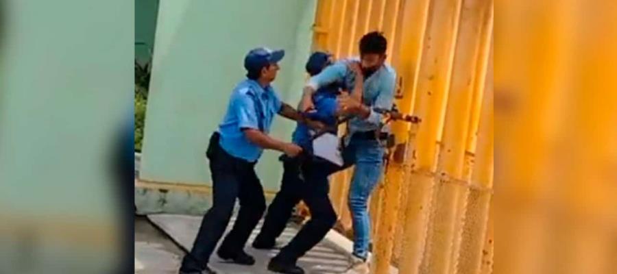 [VIDEO] Guardias del Tecnológico de Villahermosa golpean a presunto estudiante